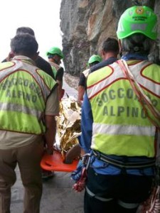 Firefighters provide relief to the victims of the landslide on the ''Via dell'Amore ''